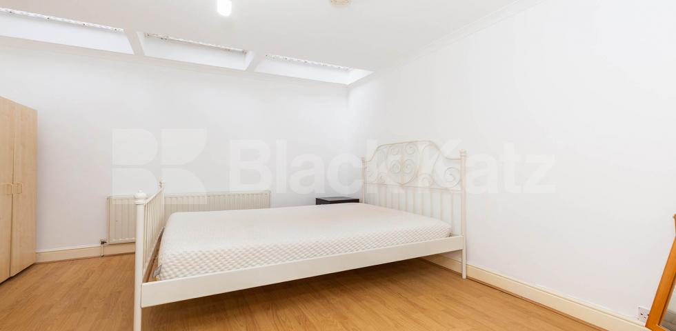 			LOCATION LOCATION LOCATION !!!, 1 Bedroom, 1 bath, 1 reception Flat			 Swan Yard, ISLINGTON N1